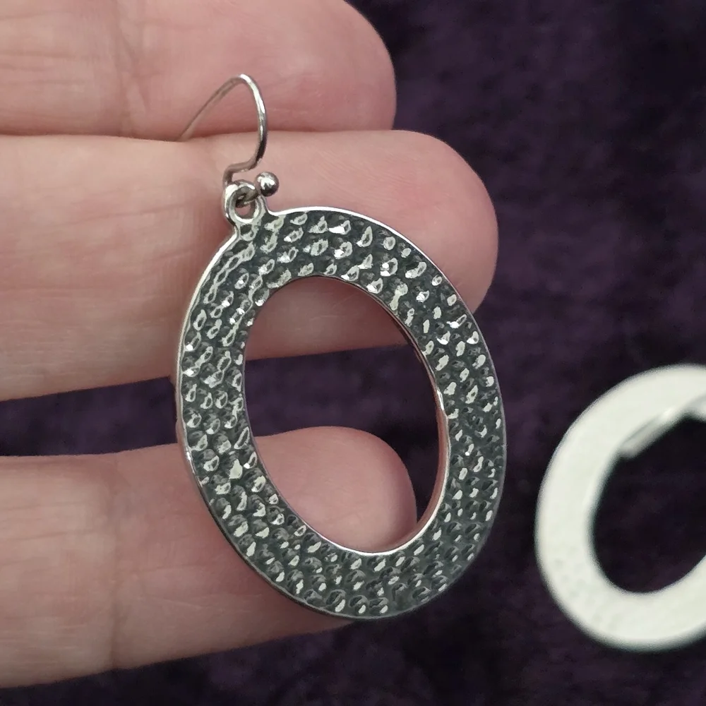 💜 3 for $15 | Hammered Silver Oval Earrings - Picture 4 of 6